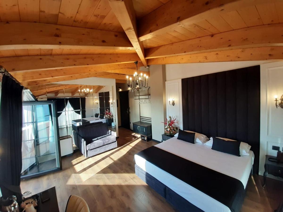 Hotel Kloest Durrës Exteriör bild
