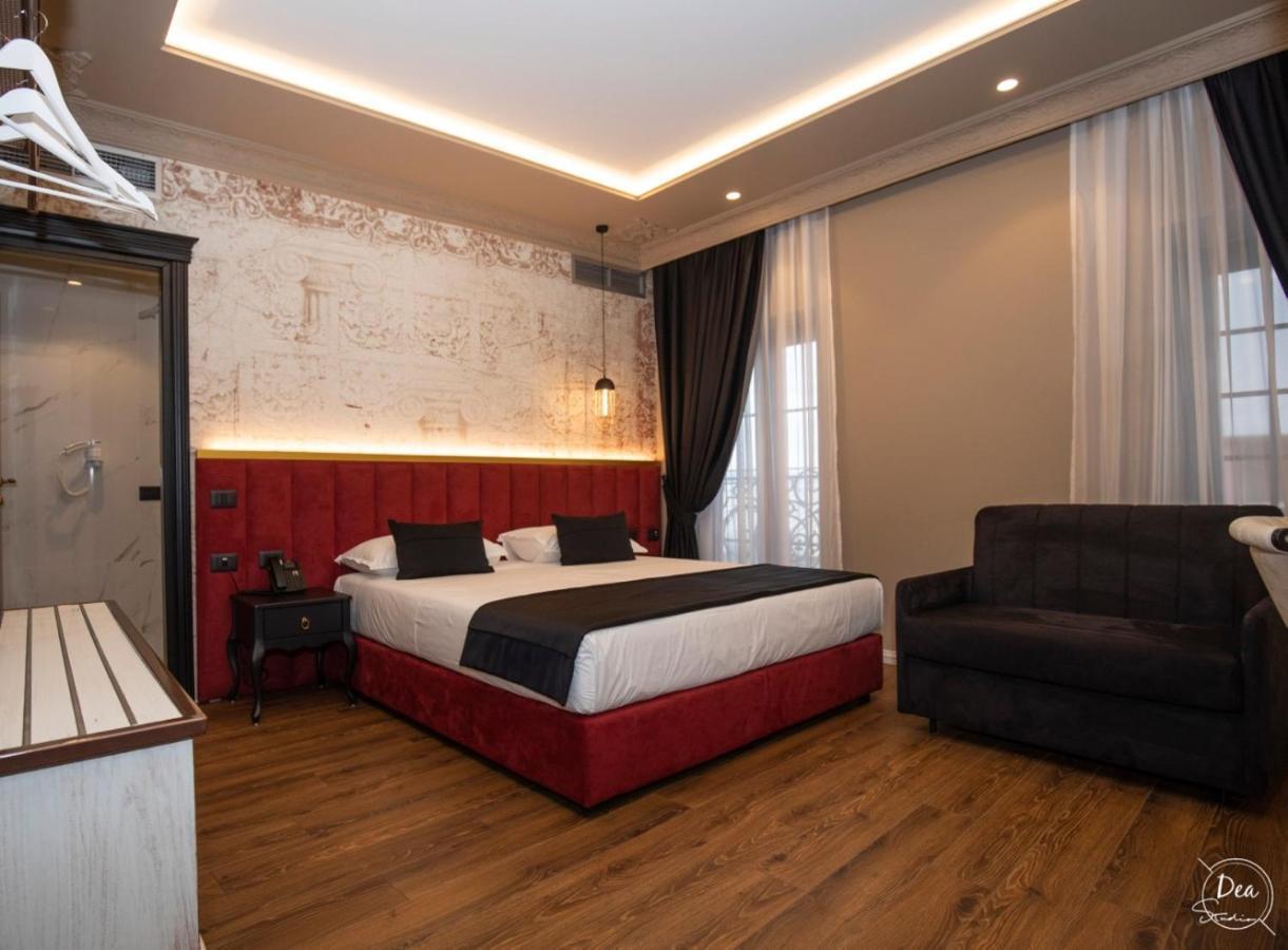 Hotel Kloest Durrës Exteriör bild